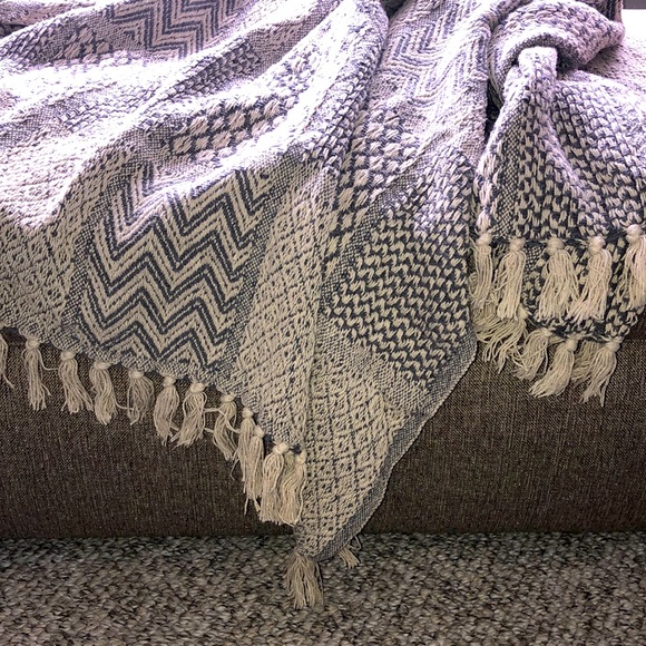 Throw - Picture 5 of 10